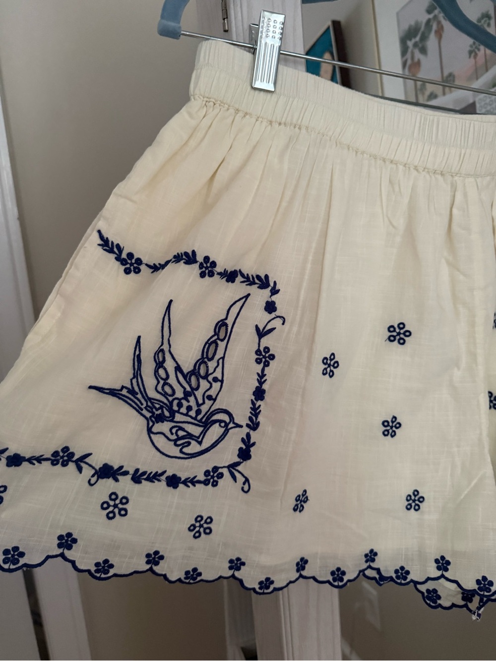 Anthropologie maeveEmbroidered Ivory Women's Shorts with Navy dainty Bird Accent - Picture 3 of 11